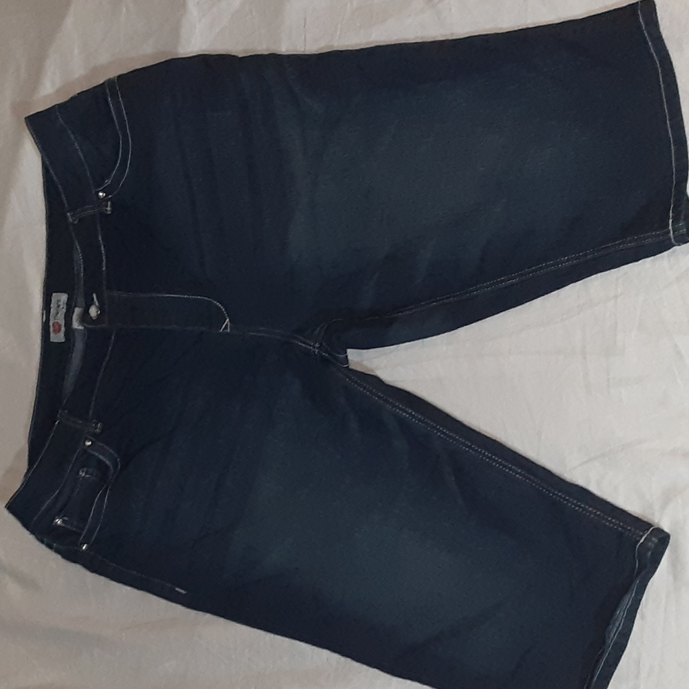 *  KISS THERAPY CAPRIS STRETCH JEANS, SIZE 20